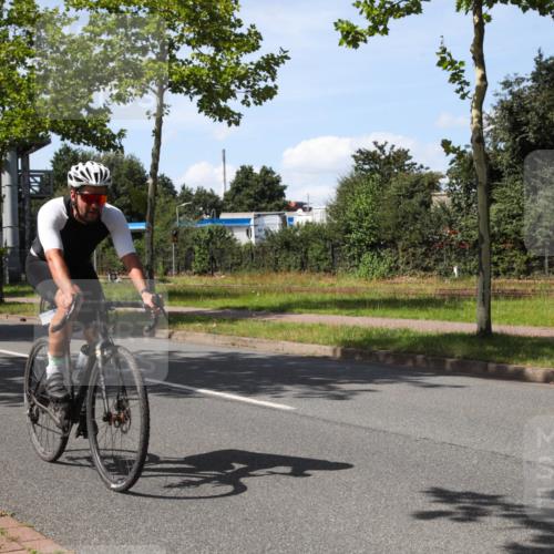 10.08.2025 - GEWOBA Citytriathlon Bremen Yannick Fuchs http://msf.ph/oto/8543262 10.08.2025 14:35:20 Radfahren 38, 43, 68, 98, 127, 133, 264, 398, 414 meine-sportfotos.de