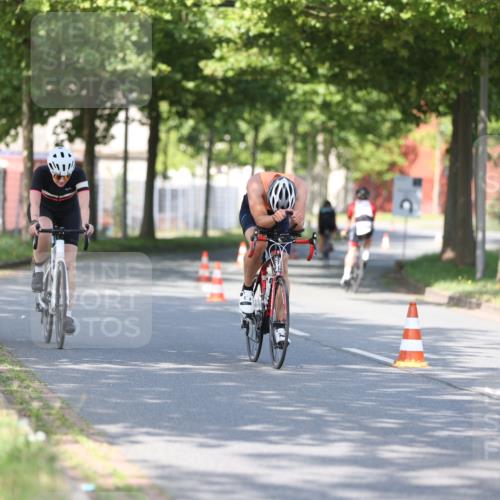 10.08.2025 - GEWOBA Citytriathlon Bremen Yannick Fuchs http://msf.ph/oto/8543268 10.08.2025 10:44:31 Radfahren 235, 351, 465, 511 meine-sportfotos.de