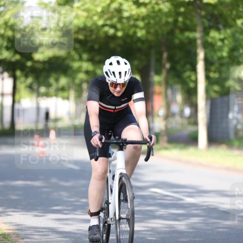 10.08.2025 - GEWOBA Citytriathlon Bremen Yannick Fuchs http://msf.ph/oto/8543283 10.08.2025 10:44:33 Radfahren 235, 351, 465, 511 meine-sportfotos.de