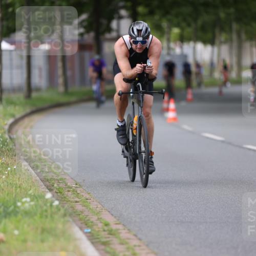 10.08.2025 - GEWOBA Citytriathlon Bremen Yannick Fuchs http://msf.ph/oto/8543289 10.08.2025 12:50:26 Radfahren 626, 643, 735, 752, 770, 820, 824, 836, 852, 859, 867 meine-sportfotos.de