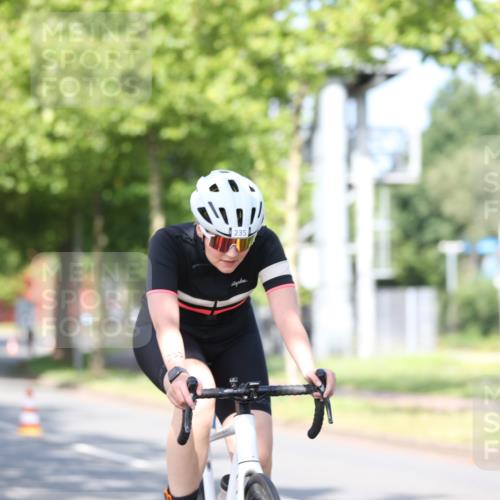 10.08.2025 - GEWOBA Citytriathlon Bremen Yannick Fuchs http://msf.ph/oto/8543292 10.08.2025 10:44:33 Radfahren 235, 351, 465, 511 meine-sportfotos.de