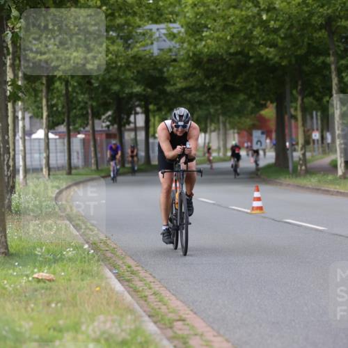 10.08.2025 - GEWOBA Citytriathlon Bremen Yannick Fuchs http://msf.ph/oto/8543296 10.08.2025 12:50:26 Radfahren 626, 643, 735, 752, 770, 820, 824, 836, 852, 859, 867 meine-sportfotos.de