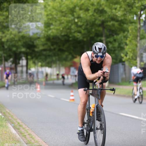 10.08.2025 - GEWOBA Citytriathlon Bremen Yannick Fuchs http://msf.ph/oto/8543298 10.08.2025 12:50:27 Radfahren 553, 626, 643, 735, 770, 820, 824, 836, 852, 859, 867 meine-sportfotos.de
