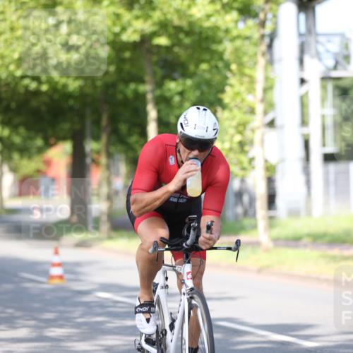 10.08.2025 - GEWOBA Citytriathlon Bremen Yannick Fuchs http://msf.ph/oto/8543317 10.08.2025 10:45:42 Radfahren 386, 509 meine-sportfotos.de