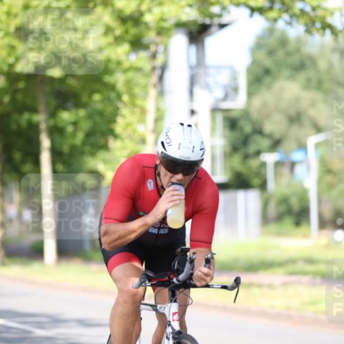 10.08.2025 - GEWOBA Citytriathlon Bremen Yannick Fuchs http://msf.ph/oto/8543319 10.08.2025 10:45:43 Radfahren 386, 509 meine-sportfotos.de