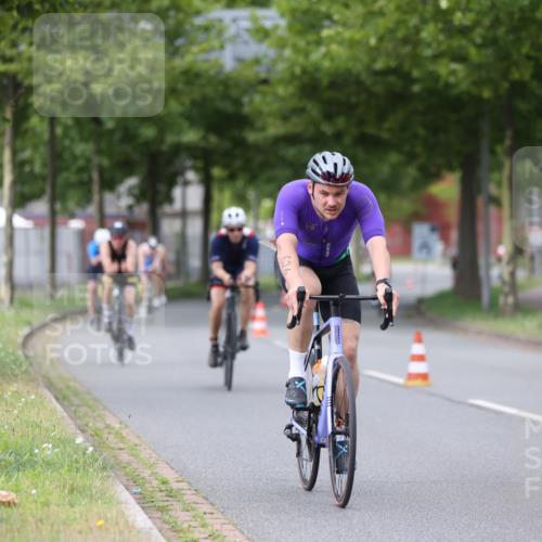 10.08.2025 - GEWOBA Citytriathlon Bremen Yannick Fuchs http://msf.ph/oto/8543320 10.08.2025 12:50:31 Radfahren 553, 584, 626, 643, 735, 770, 820, 824, 836, 859, 867, 914, 1016 meine-sportfotos.de