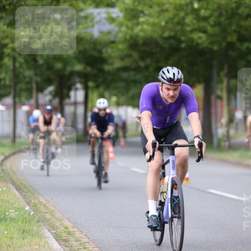 10.08.2025 - GEWOBA Citytriathlon Bremen Yannick Fuchs http://msf.ph/oto/8543324 10.08.2025 12:50:31 Radfahren 553, 584, 626, 643, 735, 770, 820, 824, 836, 859, 867, 914, 1016 meine-sportfotos.de