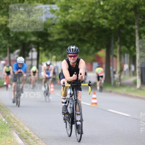 10.08.2025 - GEWOBA Citytriathlon Bremen Yannick Fuchs http://msf.ph/oto/8543342 10.08.2025 12:50:33 Radfahren 553, 584, 626, 735, 770, 820, 824, 836, 859, 867, 914, 1016 meine-sportfotos.de
