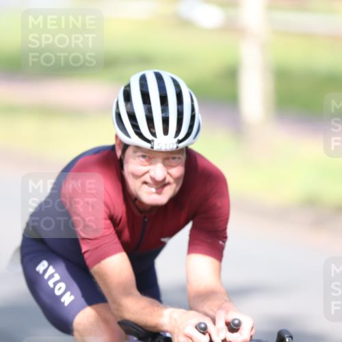 10.08.2025 - GEWOBA Citytriathlon Bremen Yannick Fuchs http://msf.ph/oto/8543344 10.08.2025 10:46:18 Radfahren 437, 510 meine-sportfotos.de
