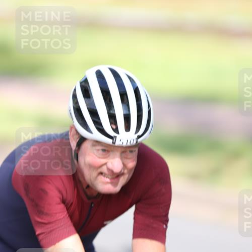 10.08.2025 - GEWOBA Citytriathlon Bremen Yannick Fuchs http://msf.ph/oto/8543348 10.08.2025 10:46:19 Radfahren 510 meine-sportfotos.de