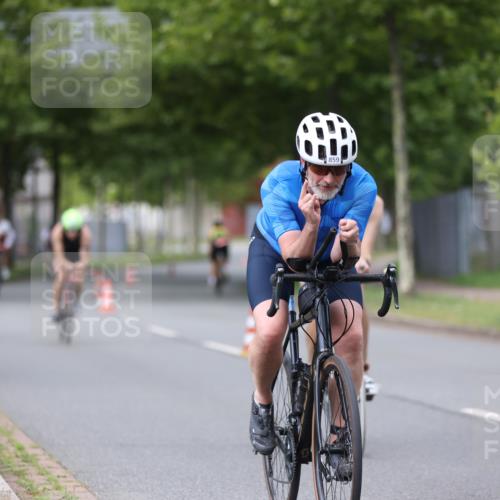 10.08.2025 - GEWOBA Citytriathlon Bremen Yannick Fuchs http://msf.ph/oto/8543360 10.08.2025 12:50:34 Radfahren 553, 584, 626, 735, 770, 820, 824, 836, 859, 867, 914, 1016 meine-sportfotos.de