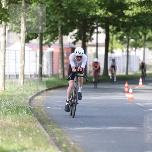 10.08.2025 - GEWOBA Citytriathlon Bremen Yannick Fuchs http://msf.ph/oto/8543368 10.08.2025 10:49:06 Radfahren 81, 105, 151, 213, 245, 420, 430 meine-sportfotos.de
