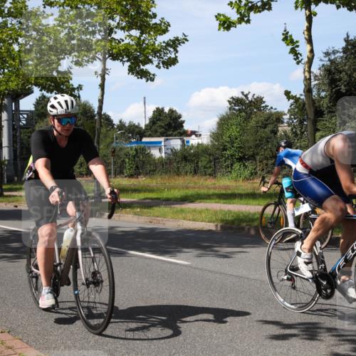 10.08.2025 - GEWOBA Citytriathlon Bremen Yannick Fuchs http://msf.ph/oto/8543371 10.08.2025 14:36:12 Radfahren 32, 261, 380, 437, 452 meine-sportfotos.de