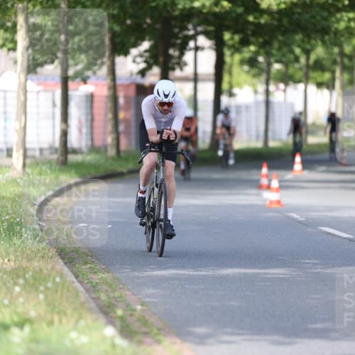 10.08.2025 - GEWOBA Citytriathlon Bremen Yannick Fuchs http://msf.ph/oto/8543372 10.08.2025 10:49:06 Radfahren 81, 105, 151, 213, 245, 420, 430 meine-sportfotos.de