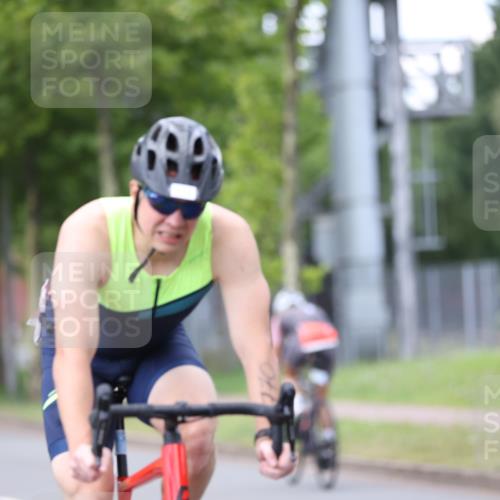 10.08.2025 - GEWOBA Citytriathlon Bremen Yannick Fuchs http://msf.ph/oto/8543376 10.08.2025 12:50:37 Radfahren 553, 584, 626, 735, 770, 824, 836, 859, 867, 914, 1016 meine-sportfotos.de