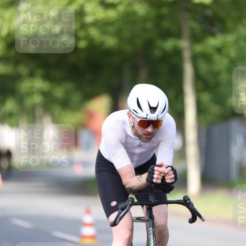 10.08.2025 - GEWOBA Citytriathlon Bremen Yannick Fuchs http://msf.ph/oto/8543378 10.08.2025 10:49:07 Radfahren 81, 105, 151, 213, 245, 420, 430 meine-sportfotos.de