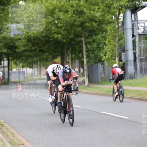 10.08.2025 - GEWOBA Citytriathlon Bremen Yannick Fuchs http://msf.ph/oto/8543381 10.08.2025 12:50:38 Radfahren 553, 584, 626, 735, 770, 824, 836, 859, 867, 914, 1016 meine-sportfotos.de