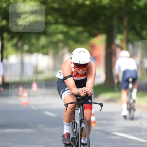 10.08.2025 - GEWOBA Citytriathlon Bremen Yannick Fuchs http://msf.ph/oto/8543389 10.08.2025 10:49:10 Radfahren 81, 105, 151, 213, 245, 407, 420, 430 meine-sportfotos.de