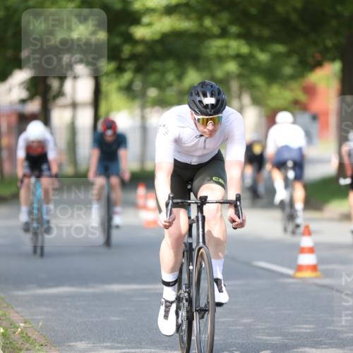 10.08.2025 - GEWOBA Citytriathlon Bremen Yannick Fuchs http://msf.ph/oto/8543396 10.08.2025 10:49:11 Radfahren 81, 105, 151, 213, 245, 387, 407, 420, 430 meine-sportfotos.de