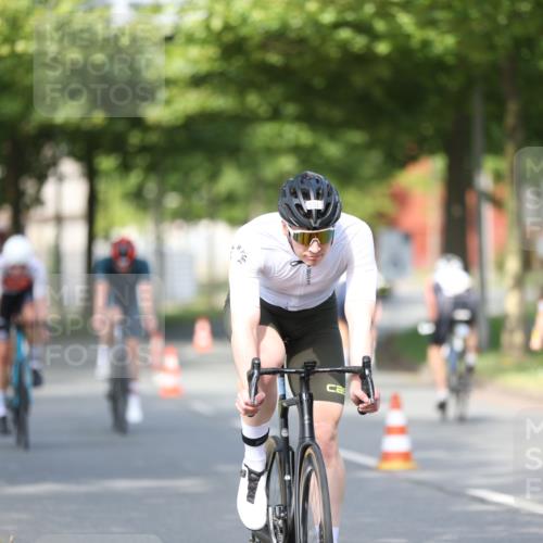 10.08.2025 - GEWOBA Citytriathlon Bremen Yannick Fuchs http://msf.ph/oto/8543397 10.08.2025 10:49:12 Radfahren 81, 105, 151, 213, 245, 387, 407, 420, 430 meine-sportfotos.de