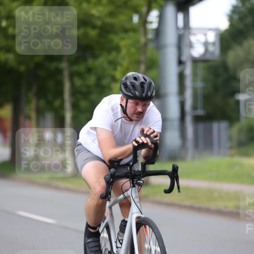 10.08.2025 - GEWOBA Citytriathlon Bremen Yannick Fuchs http://msf.ph/oto/8543413 10.08.2025 12:50:41 Radfahren 553, 584, 626, 735, 770, 824, 836, 859, 914, 937, 1016 meine-sportfotos.de