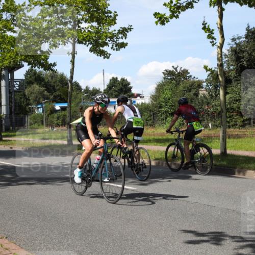 10.08.2025 - GEWOBA Citytriathlon Bremen Yannick Fuchs http://msf.ph/oto/8543418 10.08.2025 14:36:42 Radfahren 24, 41, 46, 123, 136, 227, 285, 314, 391, 521 meine-sportfotos.de