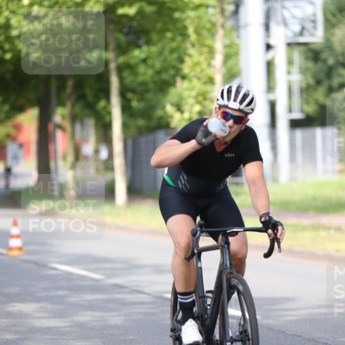 10.08.2025 - GEWOBA Citytriathlon Bremen Yannick Fuchs http://msf.ph/oto/8543427 10.08.2025 10:49:15 Radfahren 81, 105, 151, 213, 245, 387, 407, 420, 430 meine-sportfotos.de