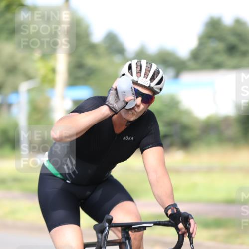 10.08.2025 - GEWOBA Citytriathlon Bremen Yannick Fuchs http://msf.ph/oto/8543433 10.08.2025 10:49:15 Radfahren 81, 105, 151, 213, 245, 387, 407, 420, 430 meine-sportfotos.de