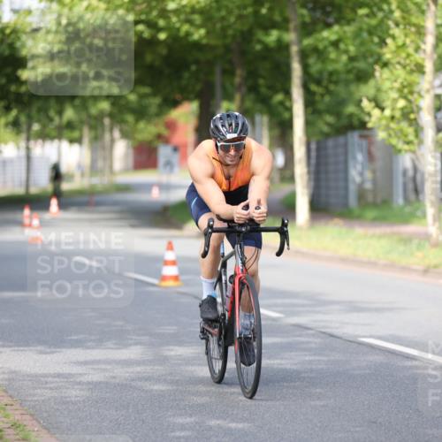 10.08.2025 - GEWOBA Citytriathlon Bremen Yannick Fuchs http://msf.ph/oto/8543440 10.08.2025 10:49:22 Radfahren 81, 105, 151, 213, 245, 387, 405, 407, 420, 430 meine-sportfotos.de