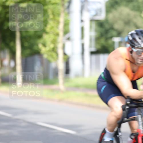 10.08.2025 - GEWOBA Citytriathlon Bremen Yannick Fuchs http://msf.ph/oto/8543449 10.08.2025 10:49:22 Radfahren 81, 105, 151, 213, 245, 387, 405, 407, 420, 430 meine-sportfotos.de