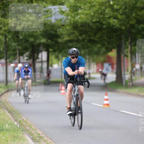 10.08.2025 - GEWOBA Citytriathlon Bremen Yannick Fuchs http://msf.ph/oto/8543453 10.08.2025 12:51:00 Radfahren 551, 681, 768, 776, 894, 924, 937 meine-sportfotos.de