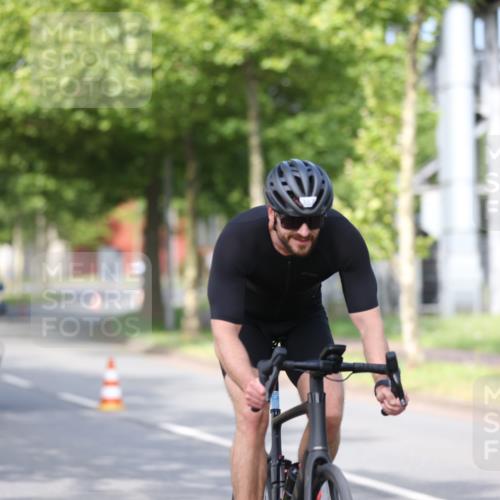10.08.2025 - GEWOBA Citytriathlon Bremen Yannick Fuchs http://msf.ph/oto/8543459 10.08.2025 10:49:24 Radfahren 81, 105, 151, 245, 387, 405, 407, 420, 430 meine-sportfotos.de