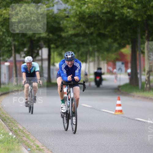 10.08.2025 - GEWOBA Citytriathlon Bremen Yannick Fuchs http://msf.ph/oto/8543466 10.08.2025 12:51:01 Radfahren 551, 681, 768, 776, 894, 924, 937 meine-sportfotos.de