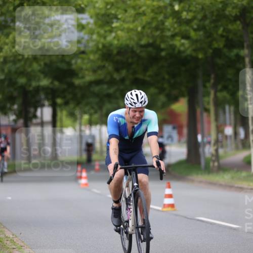 10.08.2025 - GEWOBA Citytriathlon Bremen Yannick Fuchs http://msf.ph/oto/8543483 10.08.2025 12:51:03 Radfahren 551, 681, 719, 768, 776, 894, 924, 937 meine-sportfotos.de