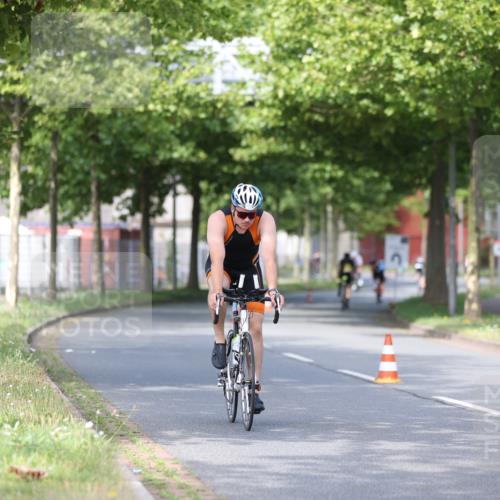 10.08.2025 - GEWOBA Citytriathlon Bremen Yannick Fuchs http://msf.ph/oto/8543488 10.08.2025 10:49:44 Radfahren 147, 353 meine-sportfotos.de