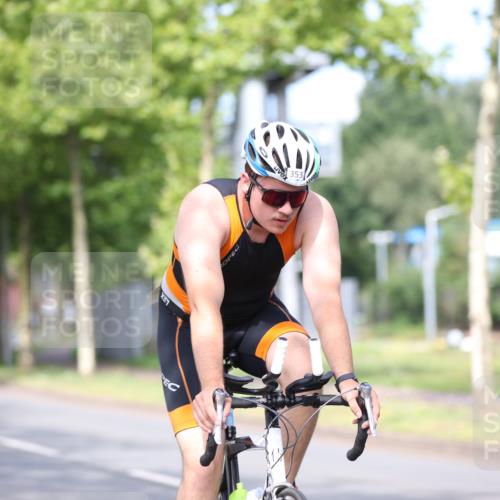 10.08.2025 - GEWOBA Citytriathlon Bremen Yannick Fuchs http://msf.ph/oto/8543491 10.08.2025 10:49:46 Radfahren 147, 353, 408 meine-sportfotos.de
