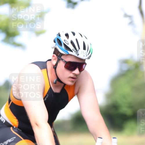 10.08.2025 - GEWOBA Citytriathlon Bremen Yannick Fuchs http://msf.ph/oto/8543498 10.08.2025 10:49:46 Radfahren 147, 353, 408 meine-sportfotos.de