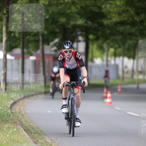 10.08.2025 - GEWOBA Citytriathlon Bremen Yannick Fuchs http://msf.ph/oto/8543501 10.08.2025 12:51:06 Radfahren 551, 681, 719, 768, 776, 894, 924 meine-sportfotos.de