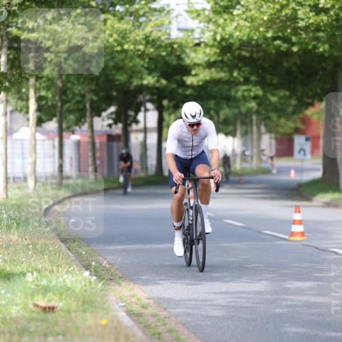 10.08.2025 - GEWOBA Citytriathlon Bremen Yannick Fuchs http://msf.ph/oto/8543503 10.08.2025 10:49:53 Radfahren 147, 353, 408, 432, 441 meine-sportfotos.de