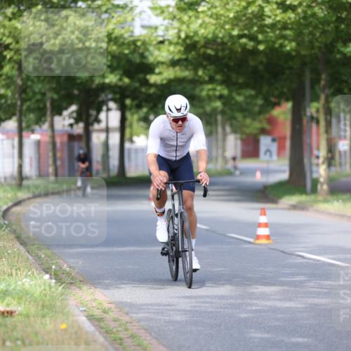 10.08.2025 - GEWOBA Citytriathlon Bremen Yannick Fuchs http://msf.ph/oto/8543506 10.08.2025 10:49:53 Radfahren 147, 353, 408, 432, 441 meine-sportfotos.de