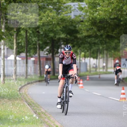 10.08.2025 - GEWOBA Citytriathlon Bremen Yannick Fuchs http://msf.ph/oto/8543509 10.08.2025 12:51:06 Radfahren 551, 681, 719, 768, 776, 894, 924 meine-sportfotos.de