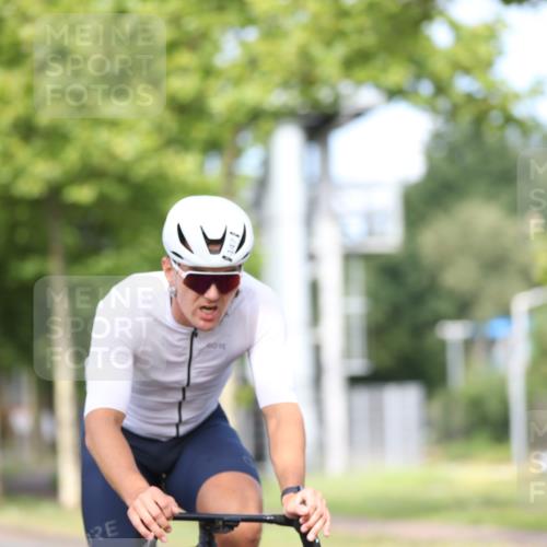 10.08.2025 - GEWOBA Citytriathlon Bremen Yannick Fuchs http://msf.ph/oto/8543512 10.08.2025 10:49:54 Radfahren 147, 408, 432, 441 meine-sportfotos.de