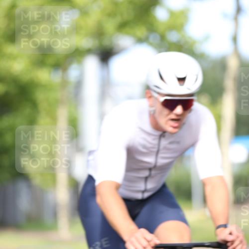 10.08.2025 - GEWOBA Citytriathlon Bremen Yannick Fuchs http://msf.ph/oto/8543516 10.08.2025 10:49:54 Radfahren 147, 408, 432, 441 meine-sportfotos.de