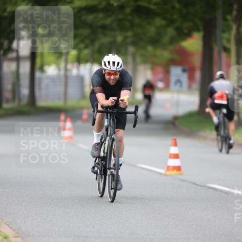 10.08.2025 - GEWOBA Citytriathlon Bremen Yannick Fuchs http://msf.ph/oto/8543523 10.08.2025 12:51:09 Radfahren 551, 681, 719, 768, 776, 894, 924 meine-sportfotos.de