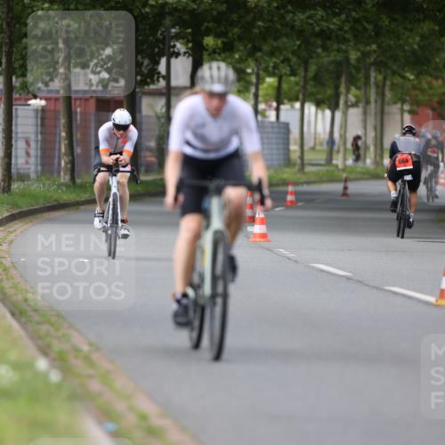 10.08.2025 - GEWOBA Citytriathlon Bremen Yannick Fuchs http://msf.ph/oto/8543536 10.08.2025 12:51:11 Radfahren 551, 681, 719, 768, 776, 894, 924 meine-sportfotos.de