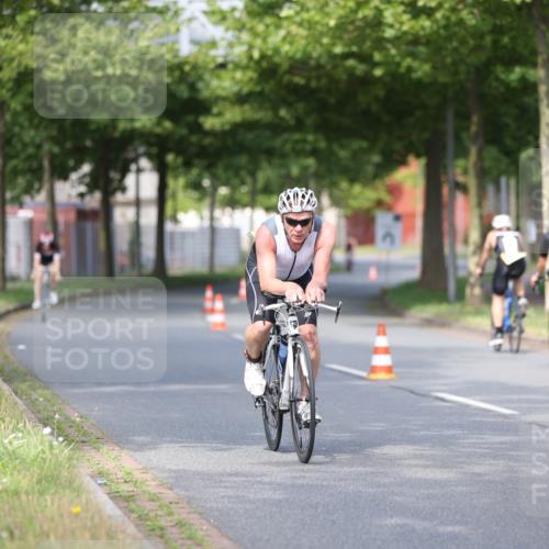 10.08.2025 - GEWOBA Citytriathlon Bremen Yannick Fuchs http://msf.ph/oto/8543548 10.08.2025 10:50:01 Radfahren 147, 406, 408, 432, 441 meine-sportfotos.de