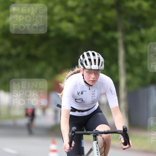 10.08.2025 - GEWOBA Citytriathlon Bremen Yannick Fuchs http://msf.ph/oto/8543550 10.08.2025 12:51:11 Radfahren 551, 681, 719, 768, 776, 894, 924 meine-sportfotos.de
