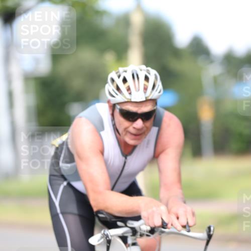 10.08.2025 - GEWOBA Citytriathlon Bremen Yannick Fuchs http://msf.ph/oto/8543566 10.08.2025 10:50:02 Radfahren 147, 406, 408, 432, 441 meine-sportfotos.de