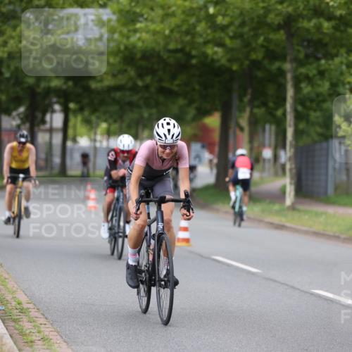 10.08.2025 - GEWOBA Citytriathlon Bremen Yannick Fuchs http://msf.ph/oto/8543574 10.08.2025 12:51:25 Radfahren 556, 667, 719, 768, 822, 912 meine-sportfotos.de