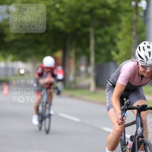 10.08.2025 - GEWOBA Citytriathlon Bremen Yannick Fuchs http://msf.ph/oto/8543582 10.08.2025 12:51:26 Radfahren 556, 667, 719, 822, 912 meine-sportfotos.de